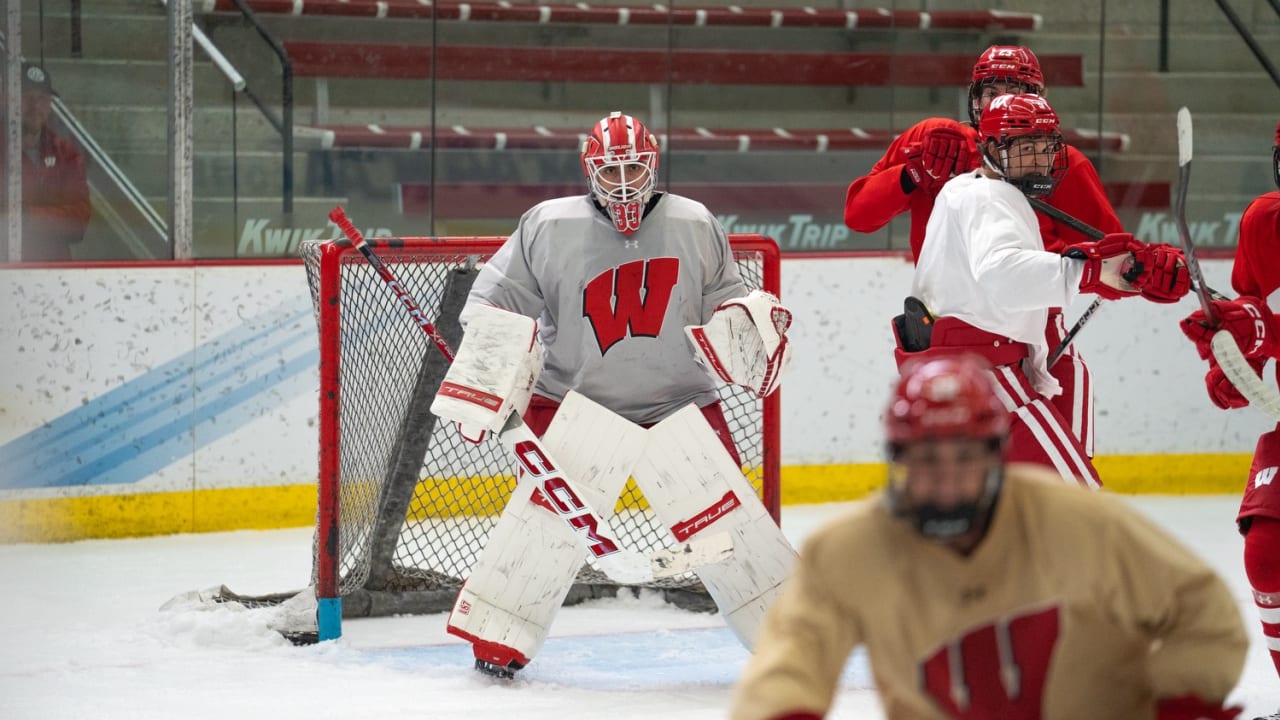 Castro carrying late father's lessons into college career at Wisconsin | NHL.com