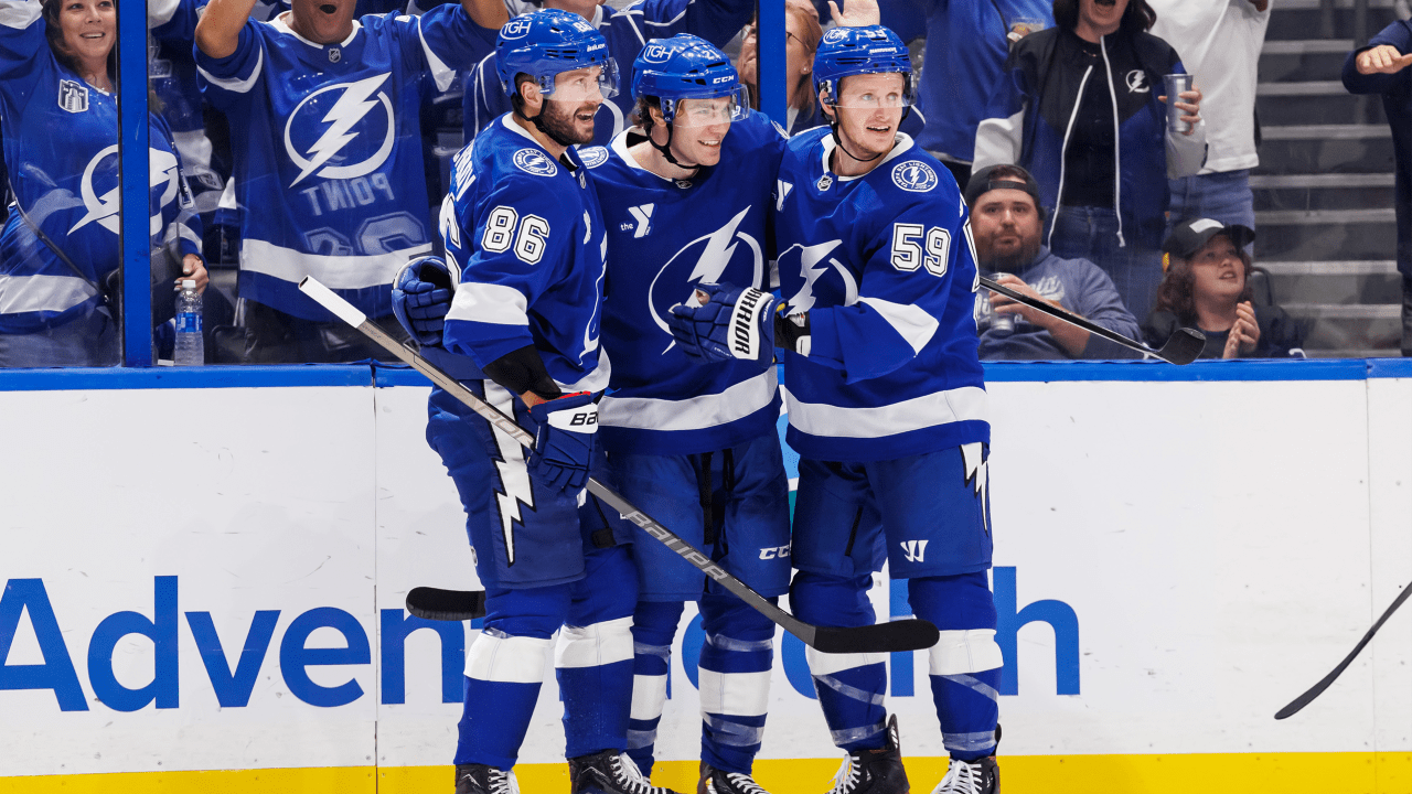 Point, Hagel each has goal, assist in Lightning win against Canucks