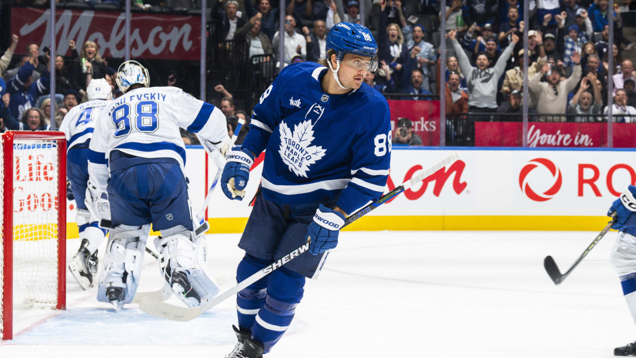 Nylander has 3 points, Maple Leafs cruise past Lightning