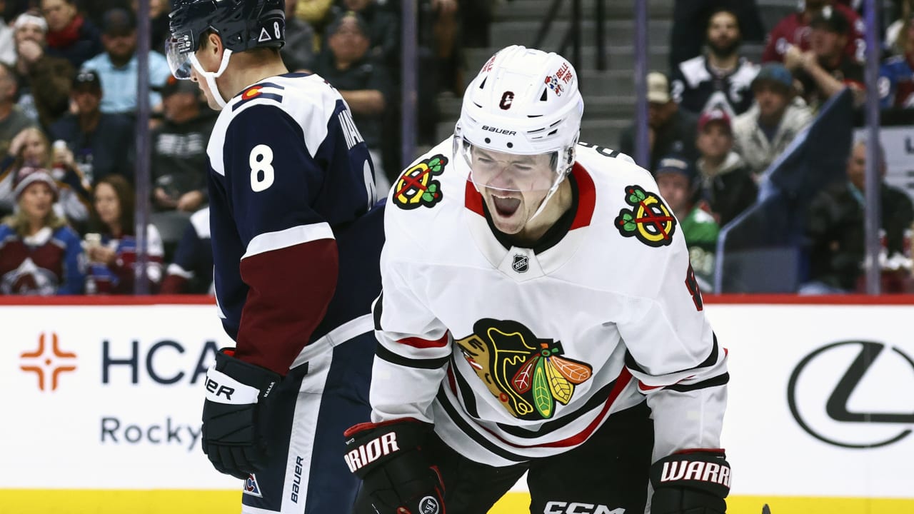 Avalanche Fall to Blackhawks 5-2 Despite MacKinnon’s Continued Point Streak