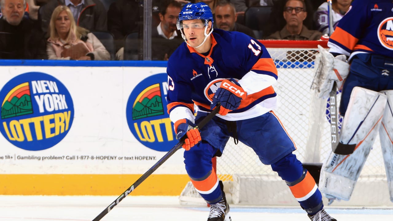 Islanders: Barzal on the sidelines, “big shoes to fill”