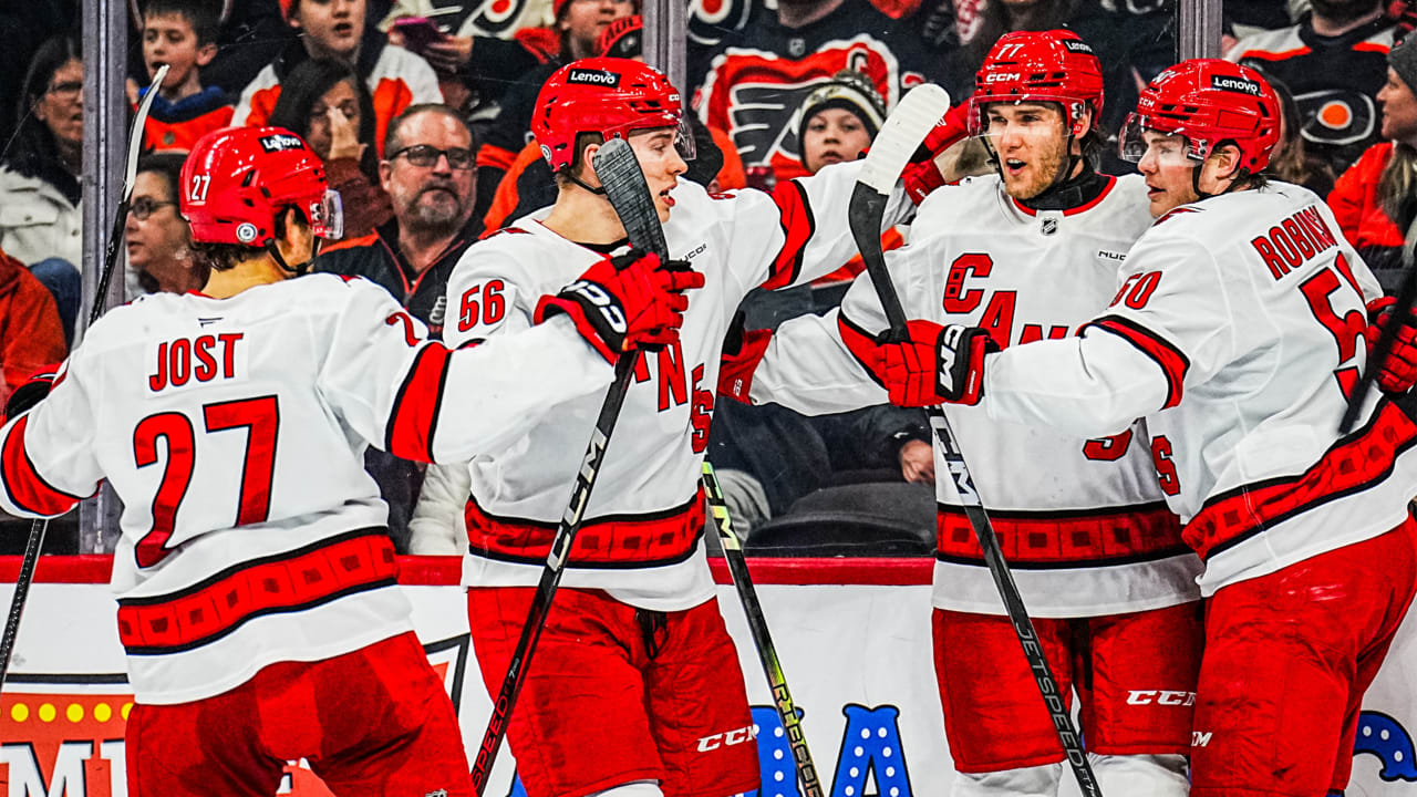 Hurricanes Triumph Over Flyers with Jankowski's Double and Kochetkov's Shutout