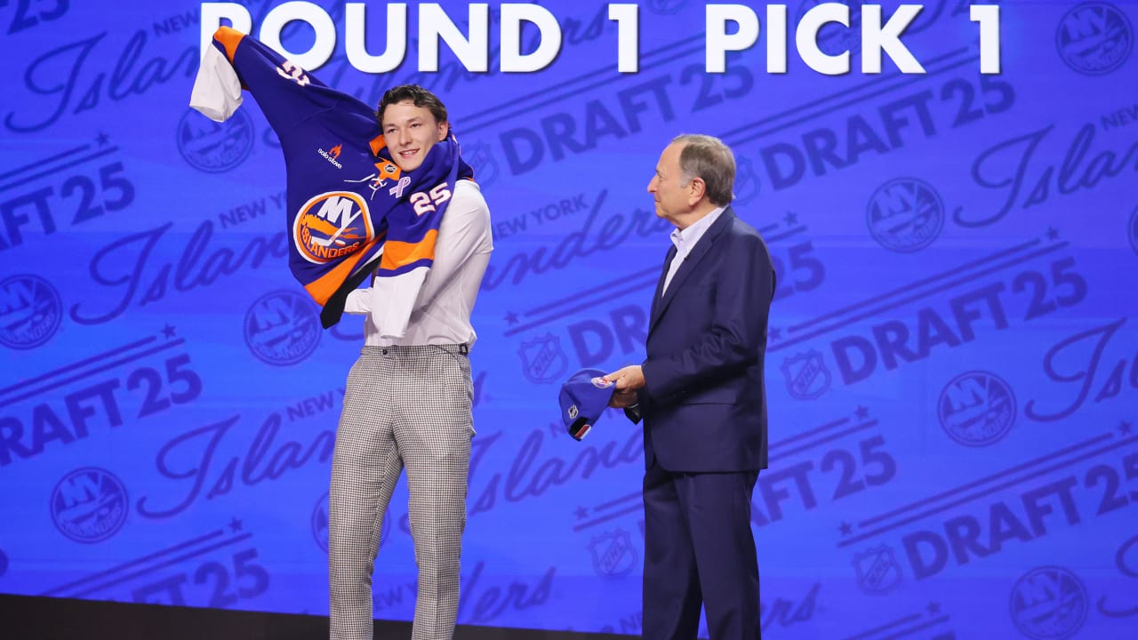 Schaefer selected No. 1 by Islanders at 2025 NHL Draft | NHL.com