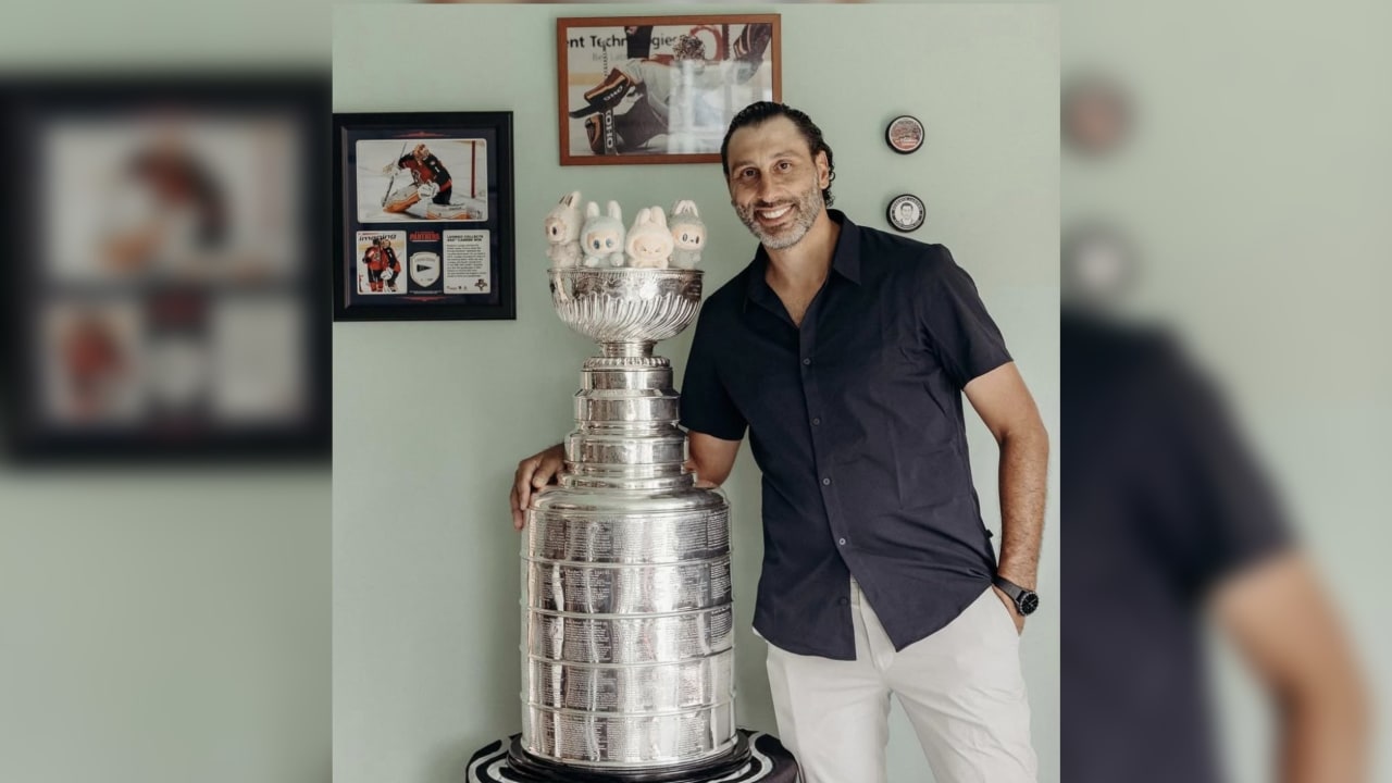 Luongo celebrates Stanley Cup with viral Labubu plush toys | NHL.com