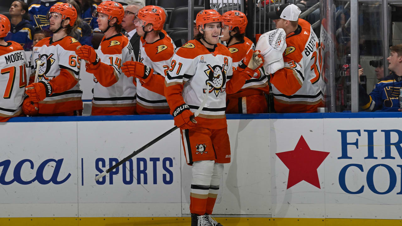 Carlsson, Sennecke extend streaks, Ducks defeat Blues | NHL.com