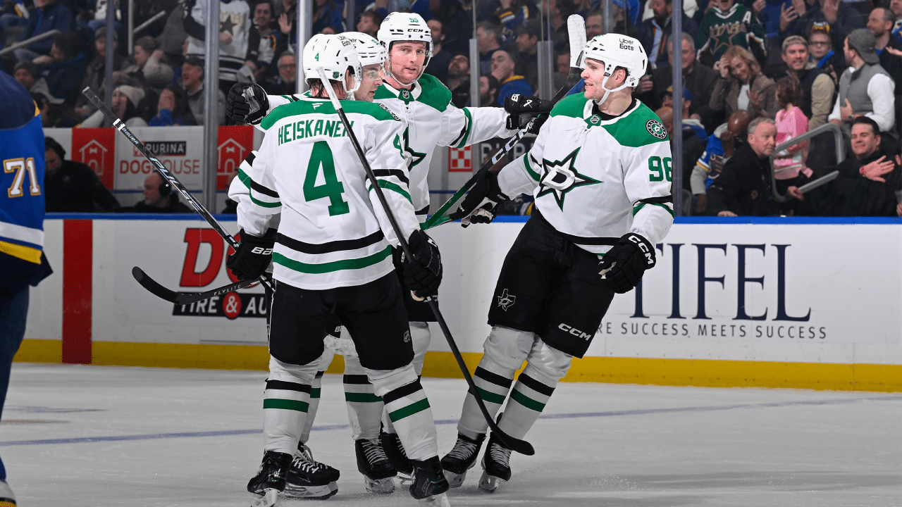 Harley breaks tie late in 3rd, Stars recover to top Blues
