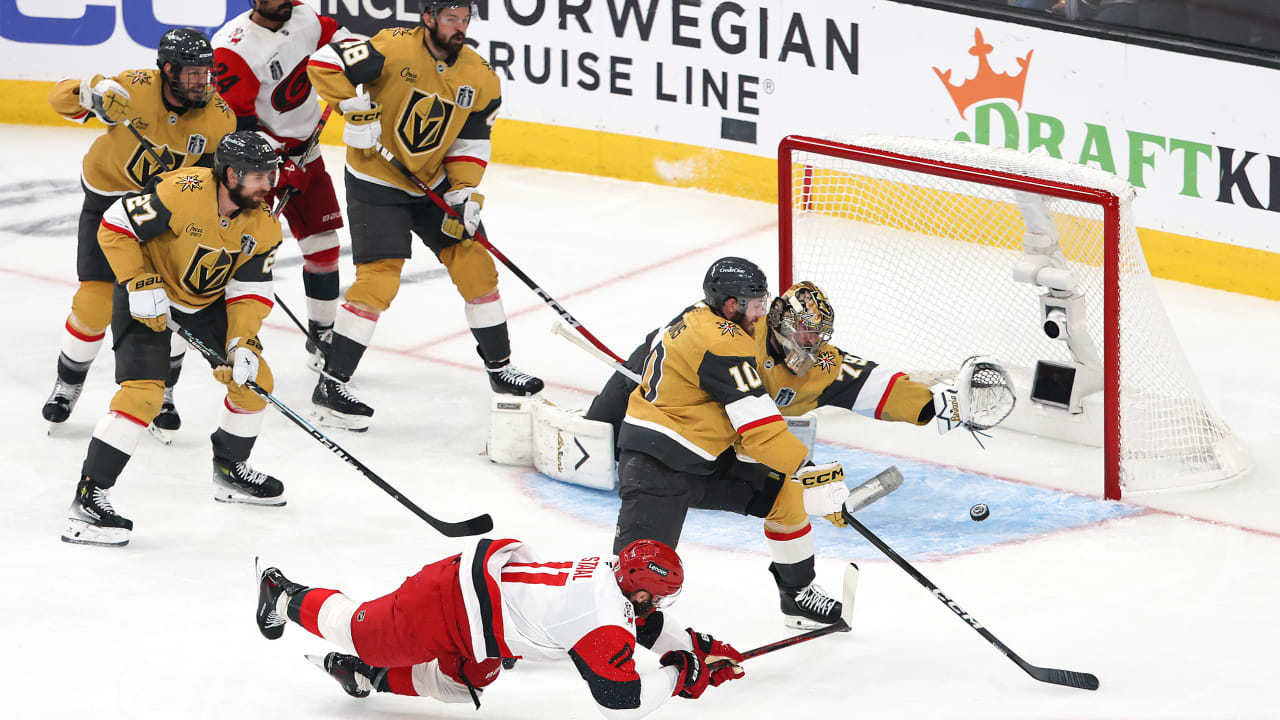 Staal scores backhand goal while falling in Game 4 of Stanley Cup Final