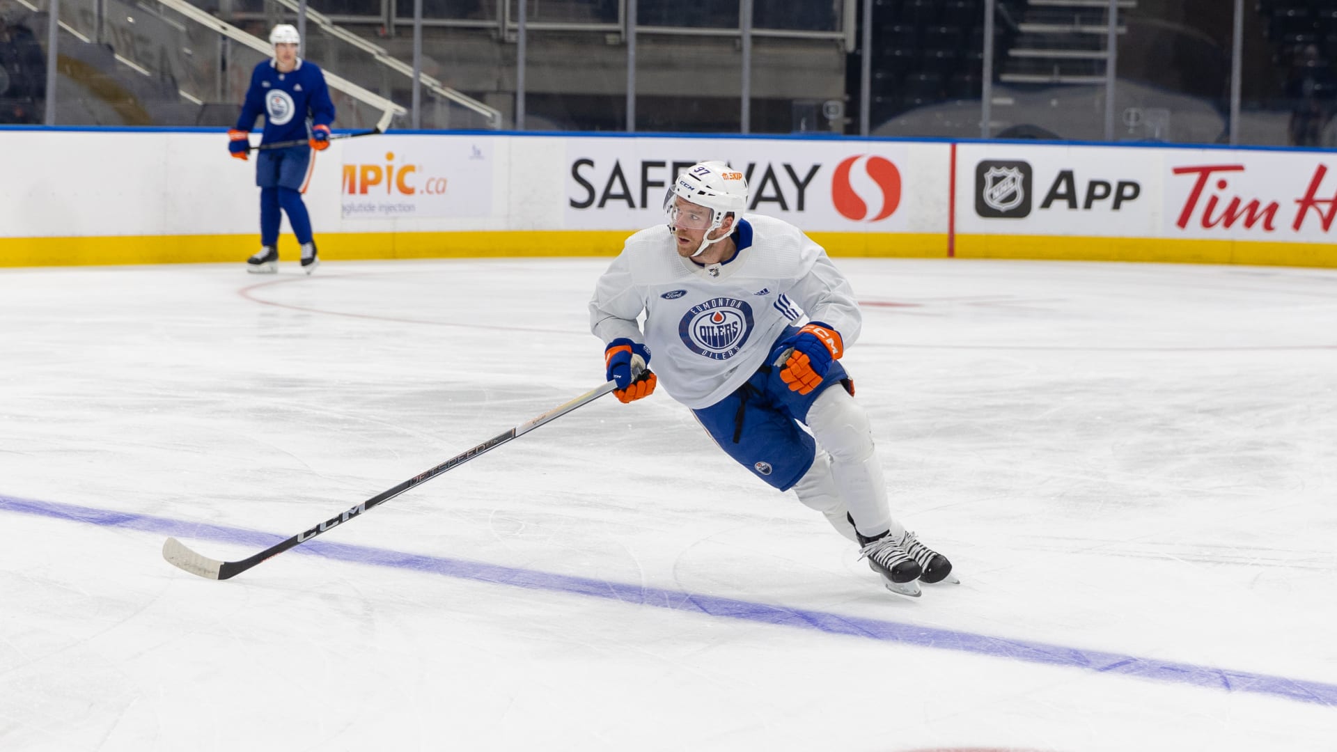 BLOG: Oilers arrive early as captain's skates commence at Rogers