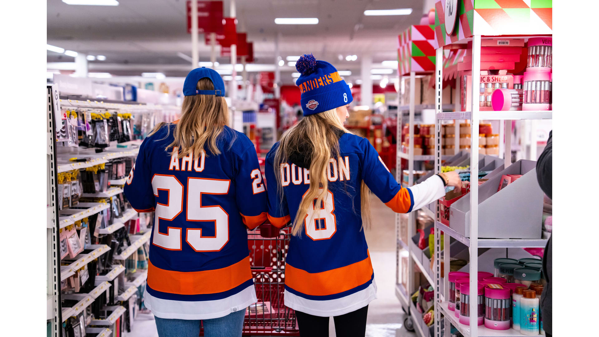 Photos Isles Wives And Girlfriends Go Holiday Toy Shopping New York Islanders