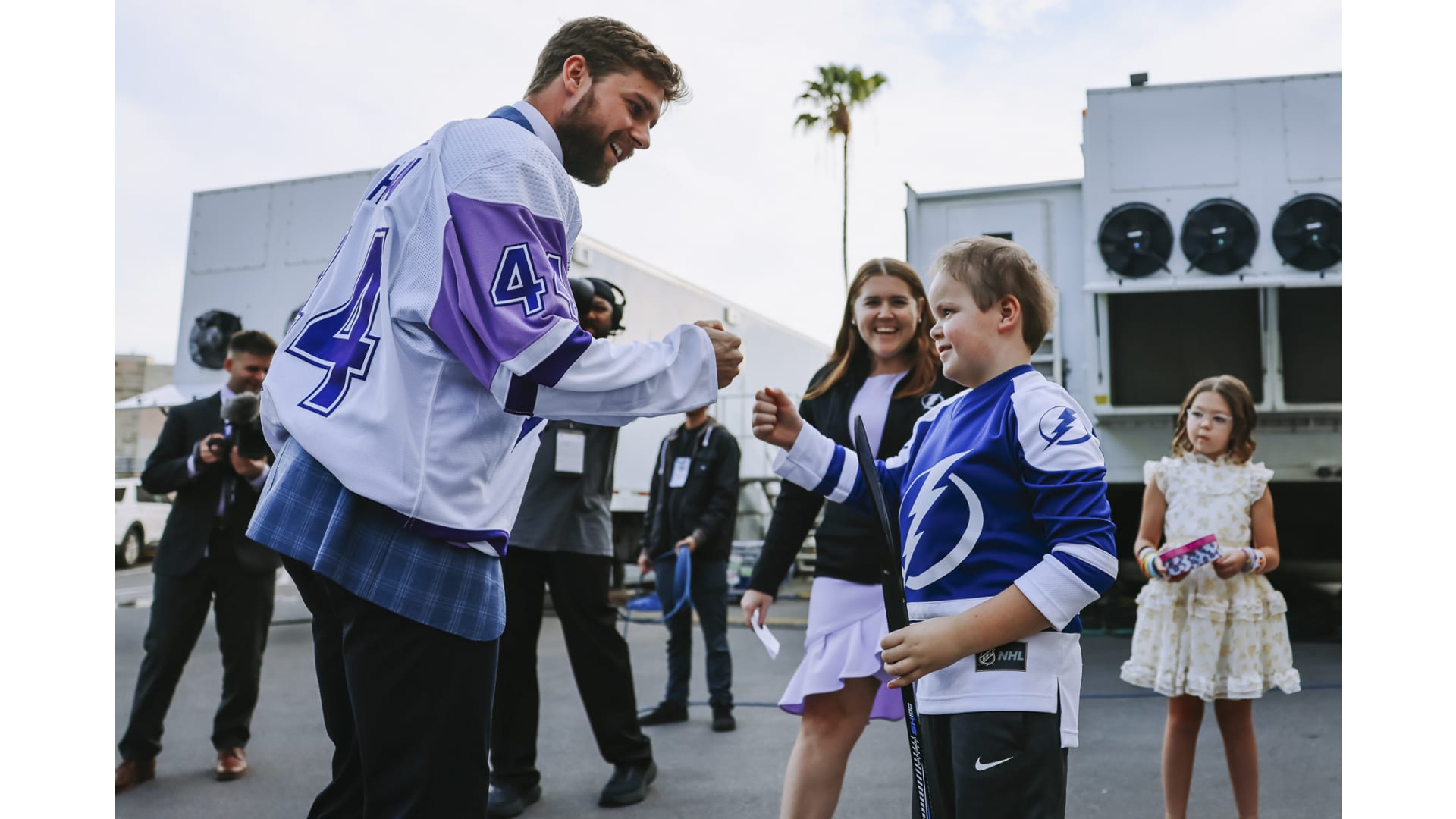 Tampa bay lightning hot sale hockey fights cancer