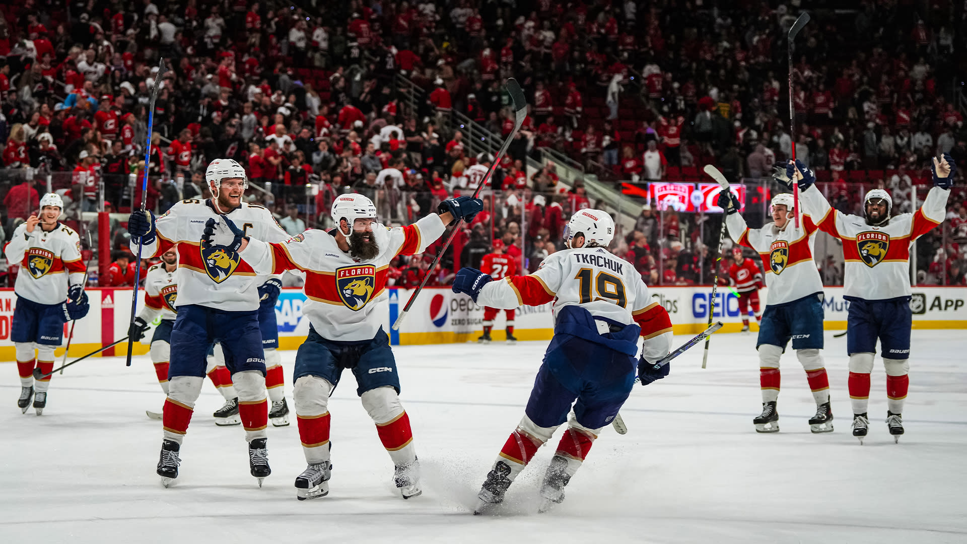 FLORIDA PANTHERS X CAROLINA HURRICANES - JOGO 1 - PLAYOFFS NHL [PT