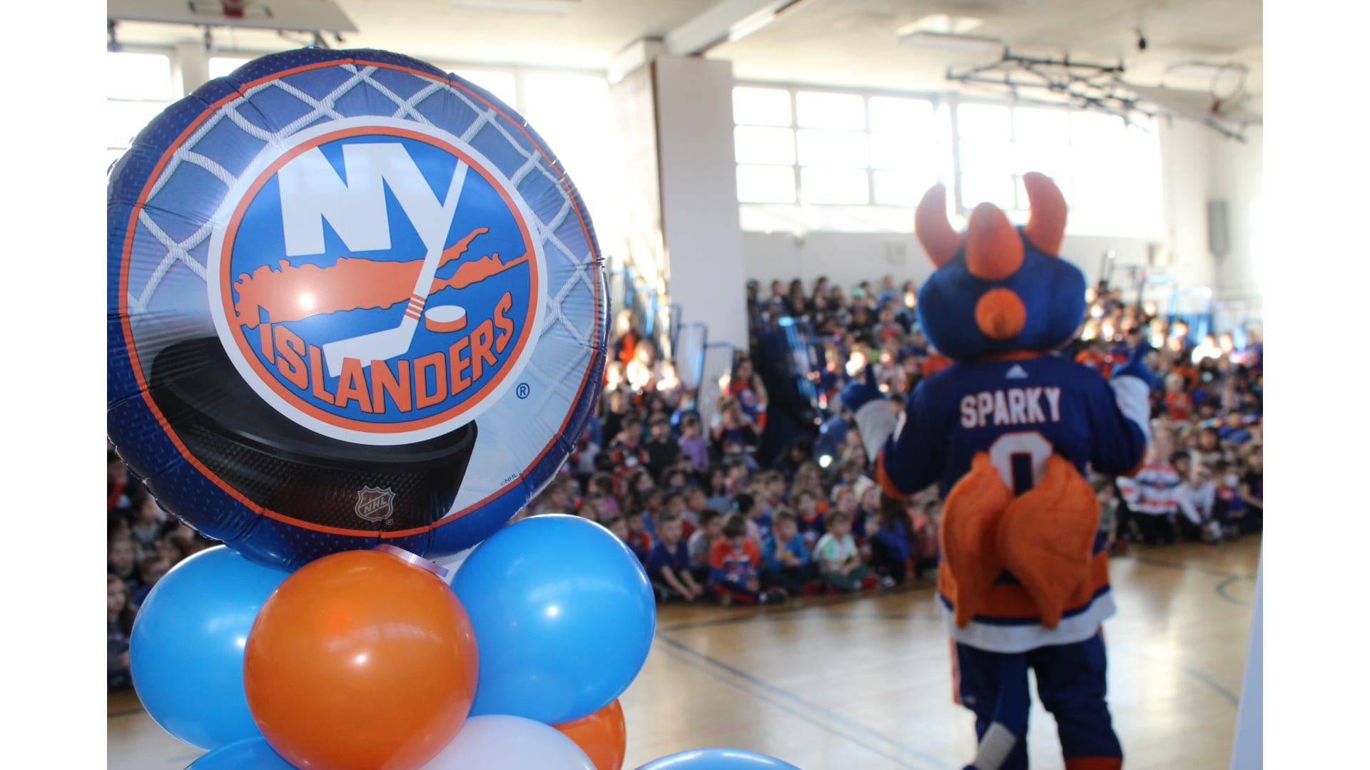 Nyisles the Islanders Mascot - Valentines Day at UBS Arena 