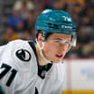 Macklin Celebrini von den San Jose Sharks trotzt fruehen Herausforderungen