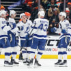 Tampa Bay Lightning Verteidiger Darren Raddysh J.J. Moser schlagen erneut ein