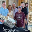 Ein Event zum Anfassen: Nico Sturm bringt den Stanley Cup nach Augsburg