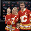 Backlund firmó contrato con Flames y fue nombrado capitán