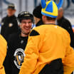 Crosby und Letang schaetzen Erlebnisse in Stockholm