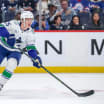 Backen Elias Pettersson utgick skadad för Vancouver Canucks