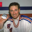 Wayne Gretzky 894th NHL goal passed Gordie Howe for professional hockey record