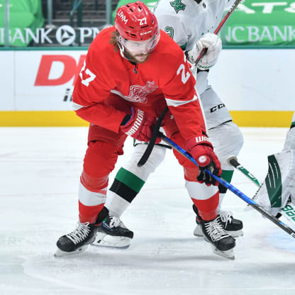 Red Wings Fall to Dallas 5-2 as Larkin Leaves Game