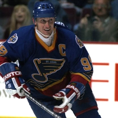 Wayne Gretzky traded to St. Louis Blues 27 years ago