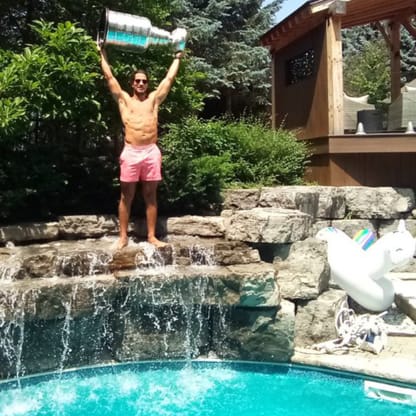 Del Zotto hoists Stanley Cup before jumping in pool