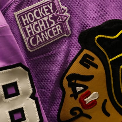 Chicago blackhawks hockey fights best sale cancer 2019