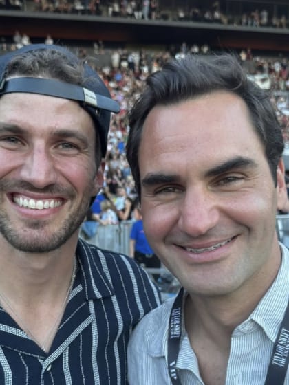 Roman Josi mit Roger Federer bei Taylor Swift