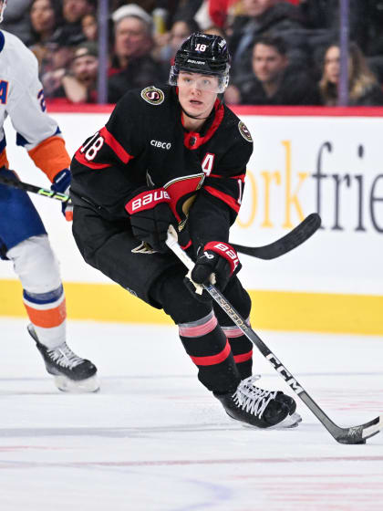 Tim Stuetzle von den Ottawa Senators spricht über die 200 Punkte