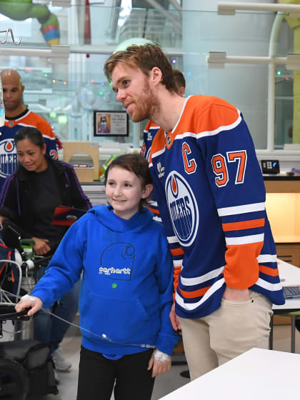 Oilers visit Stollery Children's Hospital