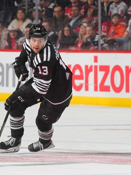 Verlorenes Bully von Nico Hischier fuehrt zu Heimniederlage der Devils