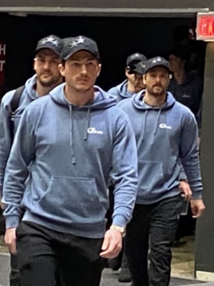 Blue Jackets outfitem uctili Johnnyho Gaudreaua