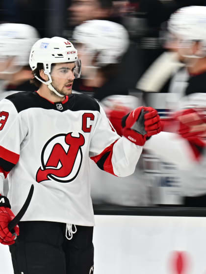 Meier und Hischier glaenzen beim Sieg der Devils in Utah 