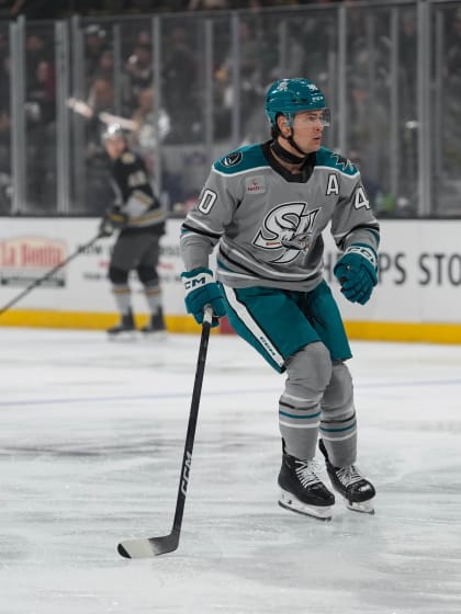 Sharks Jimmy Huntington to one-year, two-way contract 