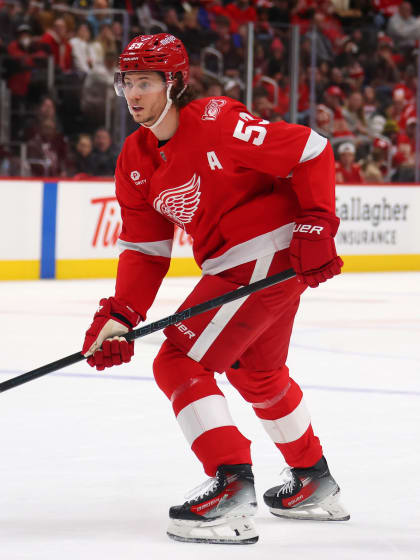 Moritz Seider dominiert mit Puckbesitz im Spiel zunehmend