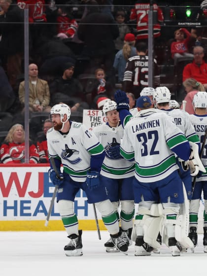 Canucks bez Hughese začali vítězně, Hronkova role roste 