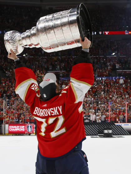 Stanley Cup dostal od Barkova Bobrovskij