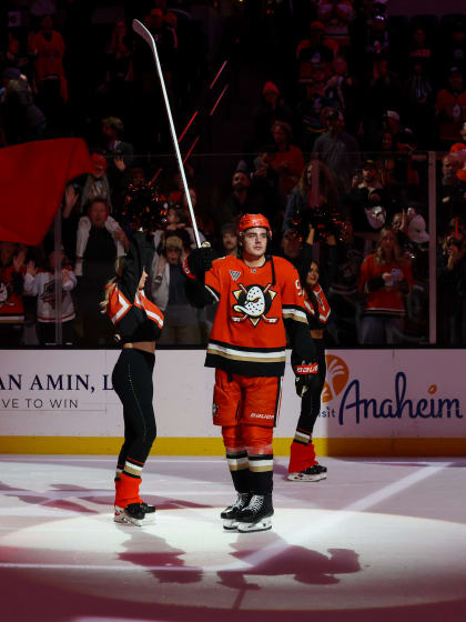 Anaheim Ducks och Leo Carlsson öser in mål