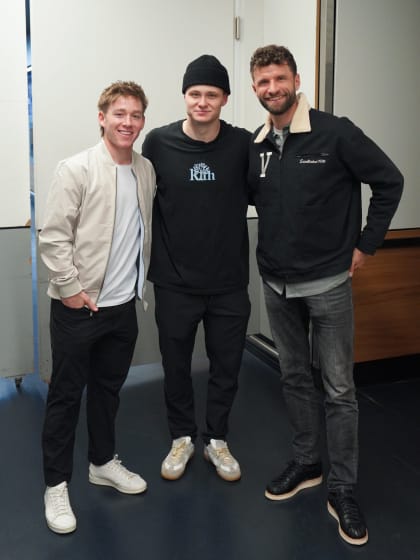 Thomas Mueller und Tate Johnson treffen sich in Vancouver mit Tim Stuetzle