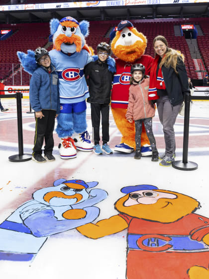 Fan Club members paint the Bell Centre ice