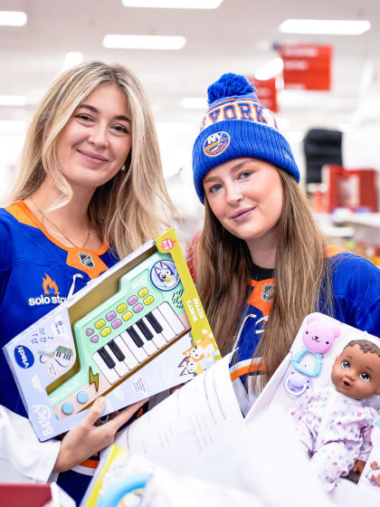 PHOTOS: Islanders Wives and Girlfriends Shop for Holiday Hospital Visits