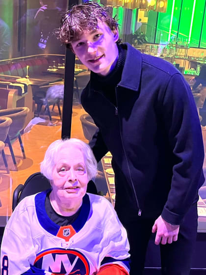 Matthew Schaefer makes family proud during NHL homecoming