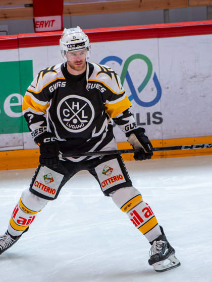 International Ice Mirco Mueller in ungewohnter Pose Dominik Kahun scort wieder