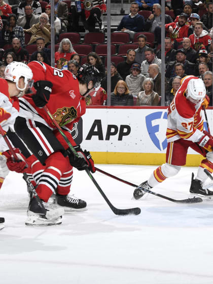 Photo Gallery - Flames @ Blackhawks - 18.11.25
