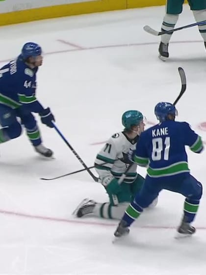 SJS@VAN: Celebrini scores goal against Thatcher Demko