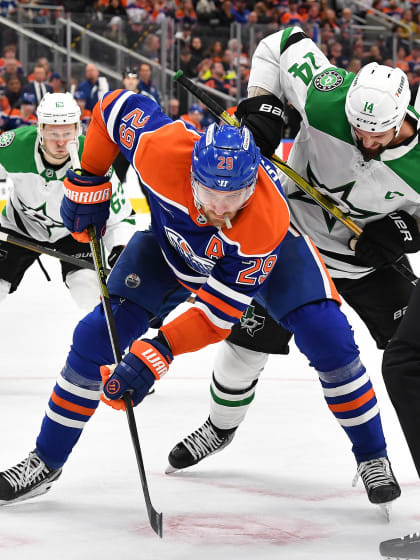 Playoff-Slapshots Leon Draisaitl lauert und Jake Oettinger lernt