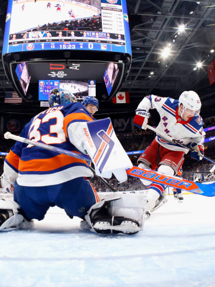 Rittich dál září v brance Islanders