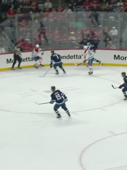 Montembeault frustre Niederreiter avec le grand écart