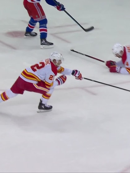 Lafrenière complète son tour du chapeau