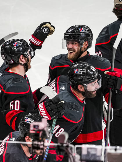 Hurricanes vencen a Canadiens en tiempo extra